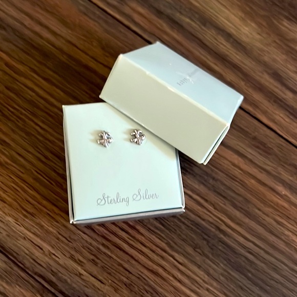 Robyn Alexandra Jewelry - Art Deco fleur-de-lys sterling silver stud earrings
